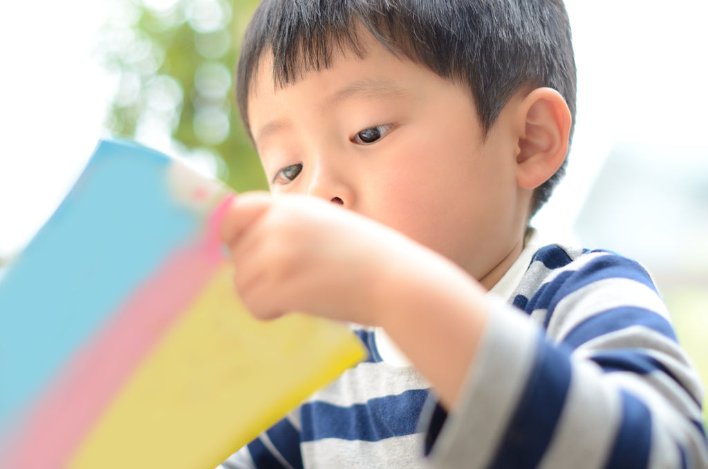 気にしないでもいい？子どもの独り言について